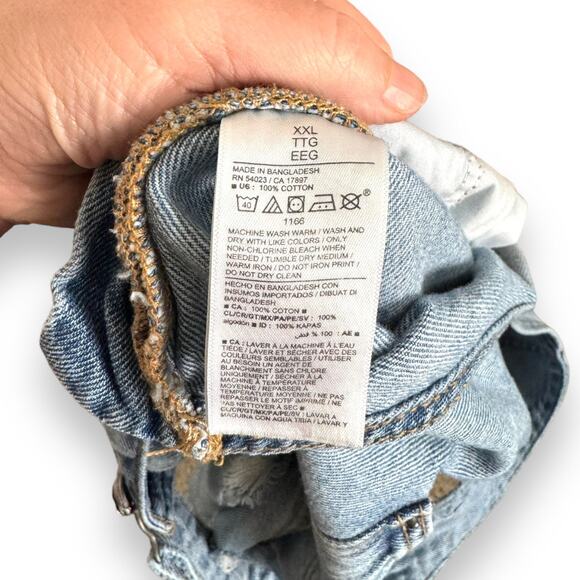 Old Navy Distressed Light Wash Rigid Denim Cut Off Overall Shorts Women's  XXL - Picture 10 of 10